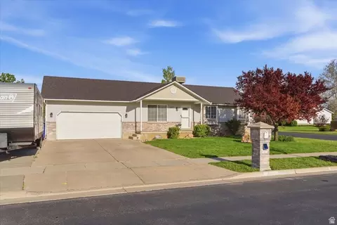 2185 S 2325 W, Syracuse, UT 84075