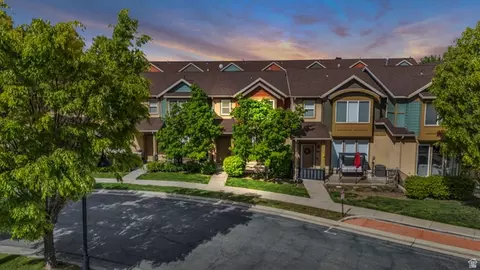943 Farmington Xing, Farmington, UT 84025