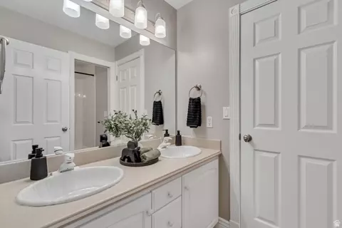 Bath - 744 E Sunrise Dr N, Orem, UT 84097 photo 4 of 6