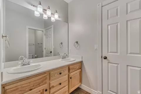 Bath - 744 E Sunrise Dr N, Orem, UT 84097 photo 6 of 6