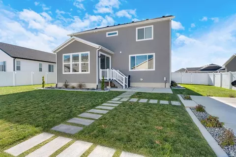 Exterior - 1077 E Postmark Pl, Eagle Mountain, UT 84005 photo 2 of 5