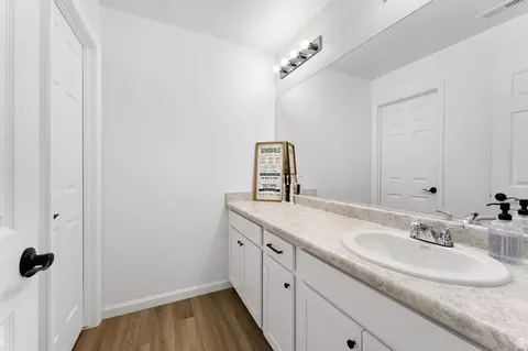 Bath - 1077 E Postmark Pl, Eagle Mountain, UT 84005 photo 4 of 4