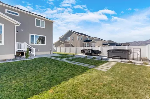 Exterior - 1077 E Postmark Pl, Eagle Mountain, UT 84005 photo 3 of 5