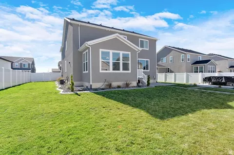 Exterior - 1077 E Postmark Pl, Eagle Mountain, UT 84005 photo 4 of 5