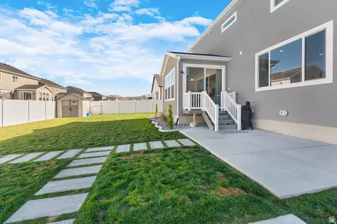 Exterior - 1077 E Postmark Pl, Eagle Mountain, UT 84005 photo 1 of 5