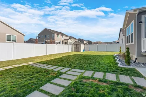 Exterior - 1077 E Postmark Pl, Eagle Mountain, UT 84005 photo 5 of 5