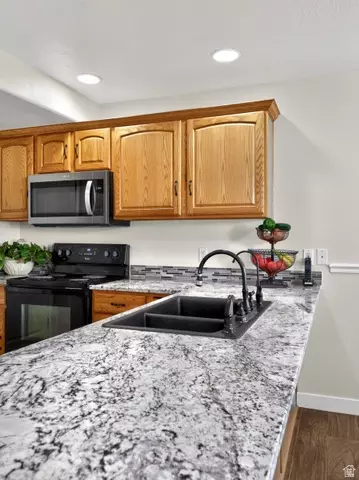 Kitchen - 802 W Sugar Maple Ct S, Payson, UT 84651 photo 5 of 5