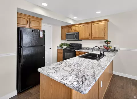 Kitchen - 802 W Sugar Maple Ct S, Payson, UT 84651 photo 3 of 5