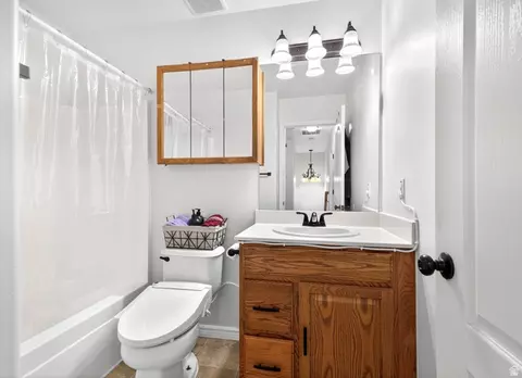 Bath - 802 W Sugar Maple Ct S, Payson, UT 84651 photo 3 of 3
