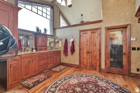 Bath - 1040 E Canyon Rd, Hyde Park, UT 84318 photo 1 of 4
