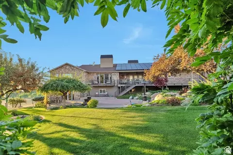 Exterior - 1040 E Canyon Rd, Hyde Park, UT 84318 photo 4 of 10