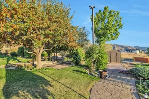 Exterior - 1040 E Canyon Rd, Hyde Park, UT 84318 photo 7 of 10