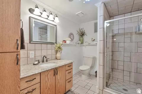 Bath - 1040 E Canyon Rd, Hyde Park, UT 84318 photo 4 of 4