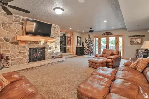 Living - 1040 E Canyon Rd, Hyde Park, UT 84318 photo 5 of 5