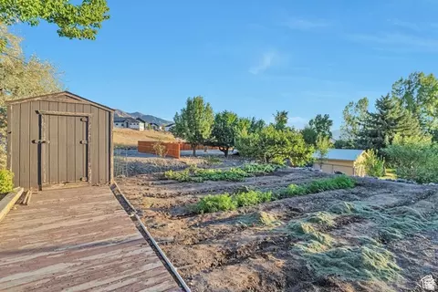 Exterior - 1040 E Canyon Rd, Hyde Park, UT 84318 photo 9 of 10