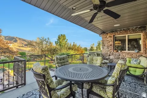 Exterior - 1040 E Canyon Rd, Hyde Park, UT 84318 photo 5 of 10