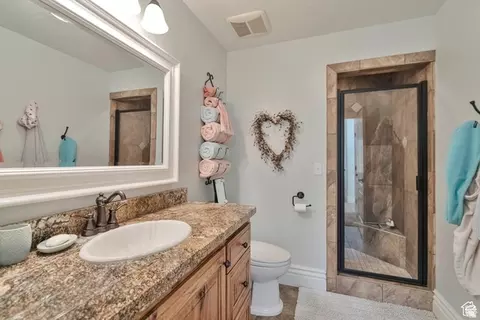 Bath - 1040 E Canyon Rd, Hyde Park, UT 84318 photo 2 of 4