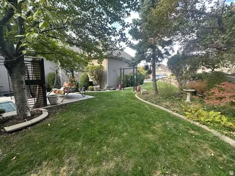 Exterior - 2066 E Tivoli Ct, Draper, UT 84020 photo 5 of 6