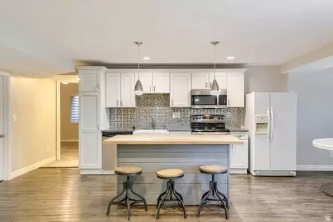 Kitchen - 2066 E Tivoli Ct, Draper, UT 84020 photo 3 of 4