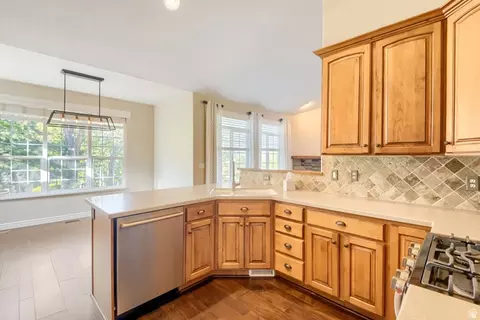 Kitchen - 2066 E Tivoli Ct, Draper, UT 84020 photo 2 of 4