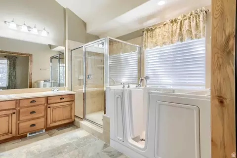 Bath - 2066 E Tivoli Ct, Draper, UT 84020 photo 1 of 4