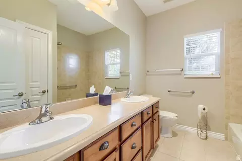 Bath - 2066 E Tivoli Ct, Draper, UT 84020 photo 2 of 4