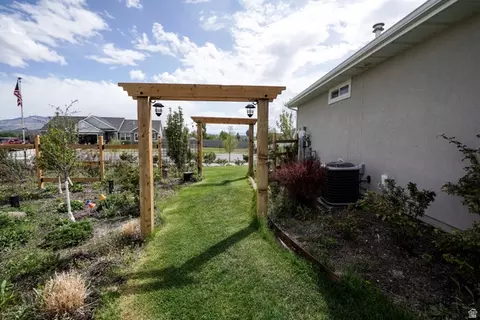 Exterior - 2315 E Dugway Dr, Eagle Mountain, UT 84005 photo 21 of 43