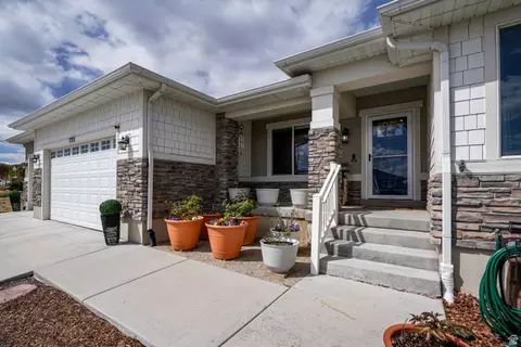 Exterior - 2315 E Dugway Dr, Eagle Mountain, UT 84005 photo 6 of 43