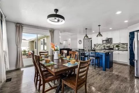 Dining - 2315 E Dugway Dr, Eagle Mountain, UT 84005 photo 2 of 2