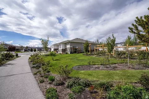 Exterior - 2315 E Dugway Dr, Eagle Mountain, UT 84005 photo 3 of 43