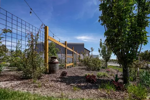 Exterior - 2315 E Dugway Dr, Eagle Mountain, UT 84005 photo 29 of 43