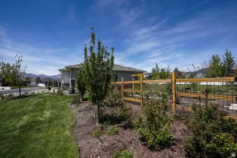 Exterior - 2315 E Dugway Dr, Eagle Mountain, UT 84005 photo 38 of 43