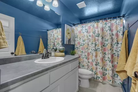 Bath - 2315 E Dugway Dr, Eagle Mountain, UT 84005 photo 1 of 5