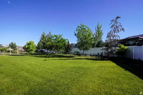 Exterior - 2315 E Dugway Dr, Eagle Mountain, UT 84005 photo 21 of 28