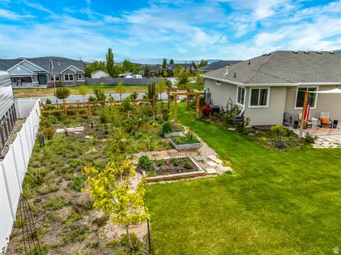 Exterior - 2315 E Dugway Dr, Eagle Mountain, UT 84005 photo 25 of 43