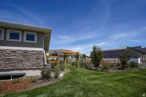Exterior - 2315 E Dugway Dr, Eagle Mountain, UT 84005 photo 28 of 43