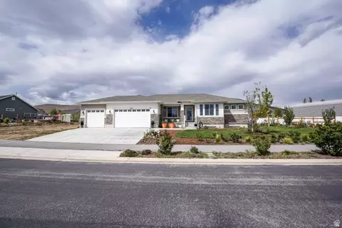 Exterior - 2315 E Dugway Dr, Eagle Mountain, UT 84005 photo 2 of 43