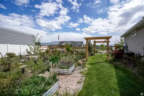 Exterior - 2315 E Dugway Dr, Eagle Mountain, UT 84005 photo 20 of 43