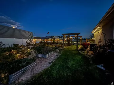 Exterior - 2315 E Dugway Dr, Eagle Mountain, UT 84005 photo 23 of 43