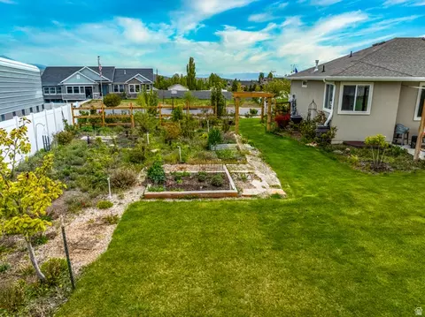 Exterior - 2315 E Dugway Dr, Eagle Mountain, UT 84005 photo 24 of 43