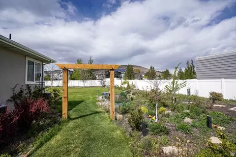 Exterior - 2315 E Dugway Dr, Eagle Mountain, UT 84005 photo 19 of 43