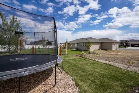 Exterior - 2315 E Dugway Dr, Eagle Mountain, UT 84005 photo 16 of 43