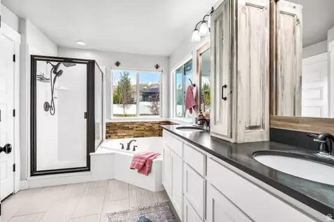 Bath - 2315 E Dugway Dr, Eagle Mountain, UT 84005 photo 3 of 5