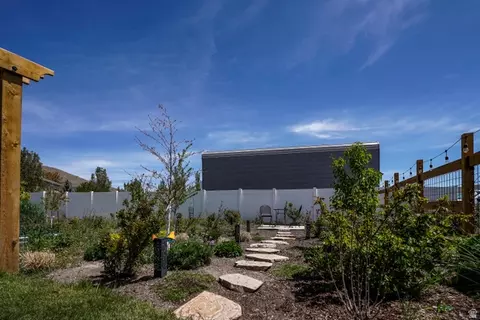 Exterior - 2315 E Dugway Dr, Eagle Mountain, UT 84005 photo 30 of 43