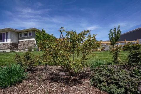 Exterior - 2315 E Dugway Dr, Eagle Mountain, UT 84005 photo 35 of 43