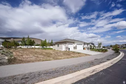 Exterior - 2315 E Dugway Dr, Eagle Mountain, UT 84005 photo 4 of 43