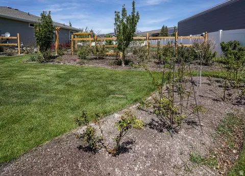 Exterior - 2315 E Dugway Dr, Eagle Mountain, UT 84005 photo 40 of 43