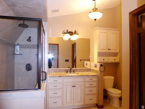 Bath - 1340 Cliffside Dr, Logan, UT 84321 photo 2 of 3