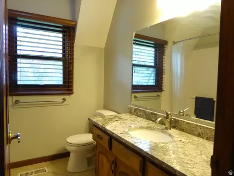 Bath - 1340 Cliffside Dr, Logan, UT 84321 photo 3 of 3