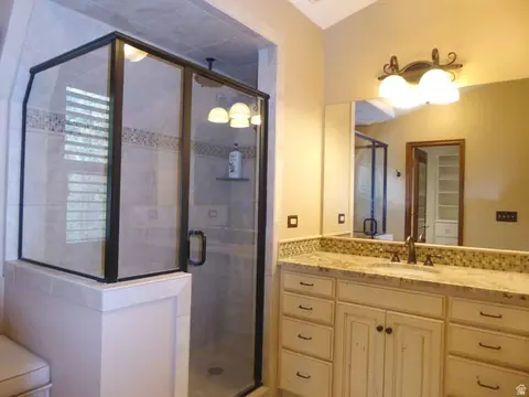 Bath - 1340 Cliffside Dr, Logan, UT 84321 photo 1 of 3